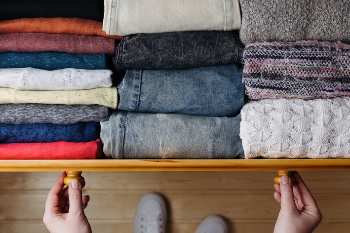 Como organizar gavetas de roupas: 10 dicas para arrasar