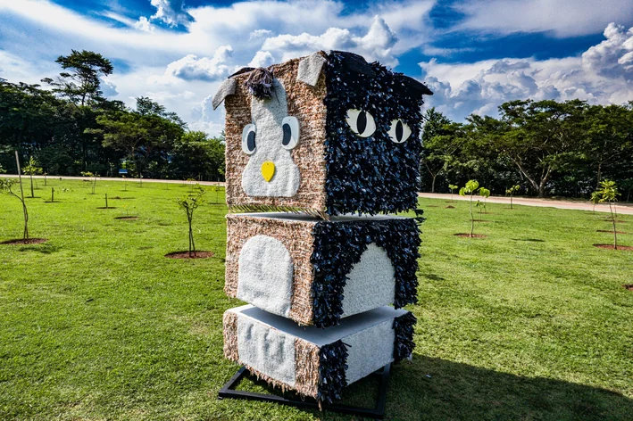 escultura personalizada com material reciclado