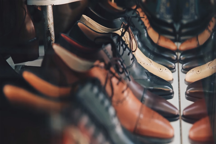 Como organizar sapatos no guarda-roupa